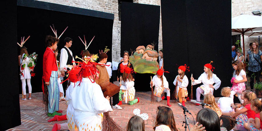 Polaznici dramsko lutkarske radionice Donatolina iz Kazališta lutaka Zadar gostovali su na ovogodišnjem Međunarodnom dječjem festivalu u Šibeniku sa predstavom “Šuma Striborova”, foto: Dino Bara Polaznici dramsko lutkarske radionice Donatolina iz Kazališta lutaka Zadar gostovali su na ovogodišnjem Međunarodnom dječjem festivalu u Šibeniku sa predstavom “Šuma Striborova”, foto: Dino Bara