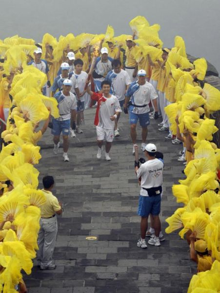 Olimpijska baklja na kineskom zidu