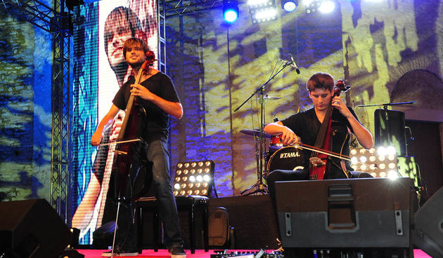 Zadar, 11.08.2013. snimio: Nenad Marčev, 
Koncert 2cellos 
Luka Sulić i Stjepan Hauser 
Forum, Zadar