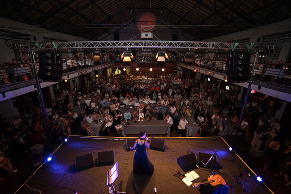 Veličanstvena Amira Medunjanin oduševila Zadrane u klubu Arsenal. Foto: Vinko Pešić Veličanstvena Amira Medunjanin oduševila Zadrane u klubu Arsenal. Foto: Vinko Pešić