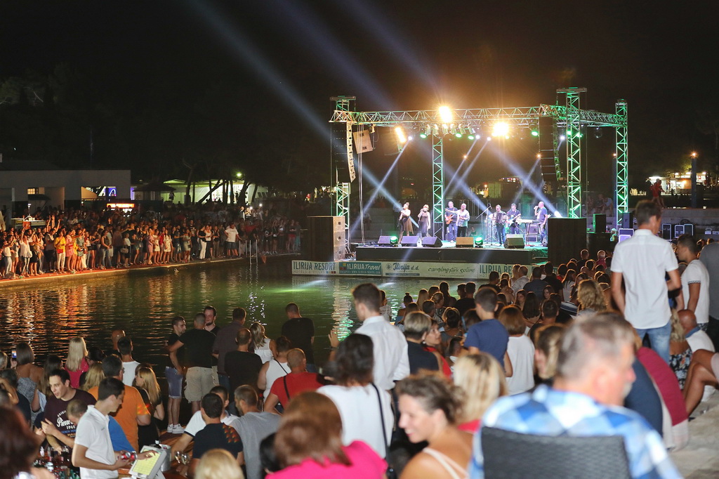 Halid Bešlić maestralno zaključio koncertnu sezonu u Biogradu na Moru