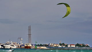 Na krilima juga: surferi i kiteri uživaju na Vitrenjaku