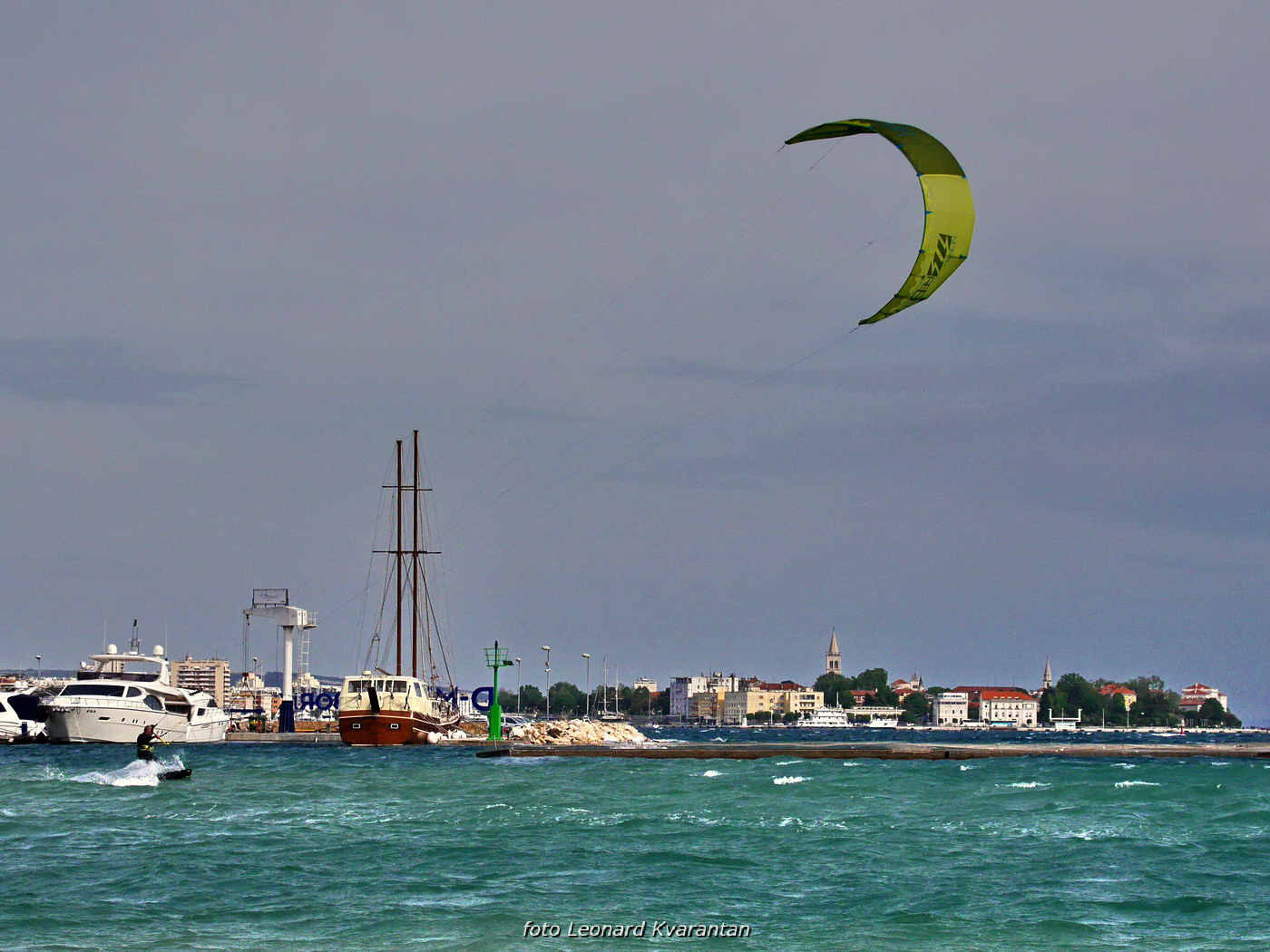 Na krilima juga: surferi i kiteri uživaju na Vitrenjaku