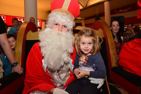 Supernova Zadar: Sveti Nikola i kamion Djeda mraza, Foto: Iva Perinčić Supernova Zadar: Sveti Nikola i kamion Djeda mraza, Foto: Iva Perinčić