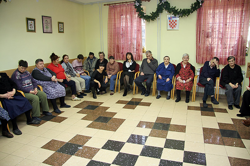 Polaganje vijenaca u more – pomorska skola
