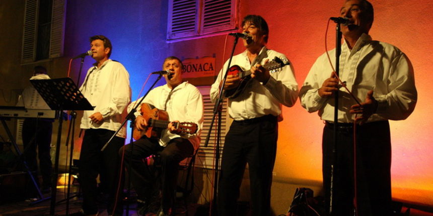 Zadar, 040910.
Sinoc je u Zadru odrzana tradicionalna “Varoska festa”, kojom se u obiljezava svrsetak turisticke sezone.
Na fotografiji: klapa Bonaca
Foto: Vladimir Ivanov / CROPIX Zadar, 040910.
Sinoc je u Zadru odrzana tradicionalna “Varoska festa”, kojom se u obiljezava svrsetak turisticke sezone.
Na fotografiji: klapa Bonaca
Foto: Vladimir Ivanov / CROPIX