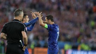 Velika fešta hrvatskih nogometaša i navijača u Bordeauxu nakon pobjede nad Španjolskom 2-1. Photo: PIXSELL Velika fešta hrvatskih nogometaša i navijača u Bordeauxu nakon pobjede nad Španjolskom 2-1. Photo: PIXSELL