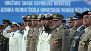 Vukovar, 250610.
U povodu Dana drzavnosti Republike Hrvatske obiljezen  zavrsetak skolovanja polaznika vojnih skola za potrebe Oruzanih snaga. Na fotografiji postrojeni polaznici vojnih skola.
Foto: Damir Glibusic / CROPIX