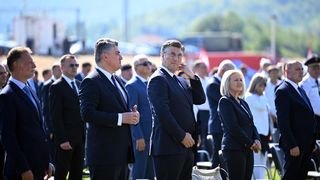 Knin: Zoran Milanović i Andrej Plenković zajedno u prvom redu na obljetnici Oluje Knin: Zoran Milanović i Andrej Plenković zajedno u prvom redu na obljetnici Oluje