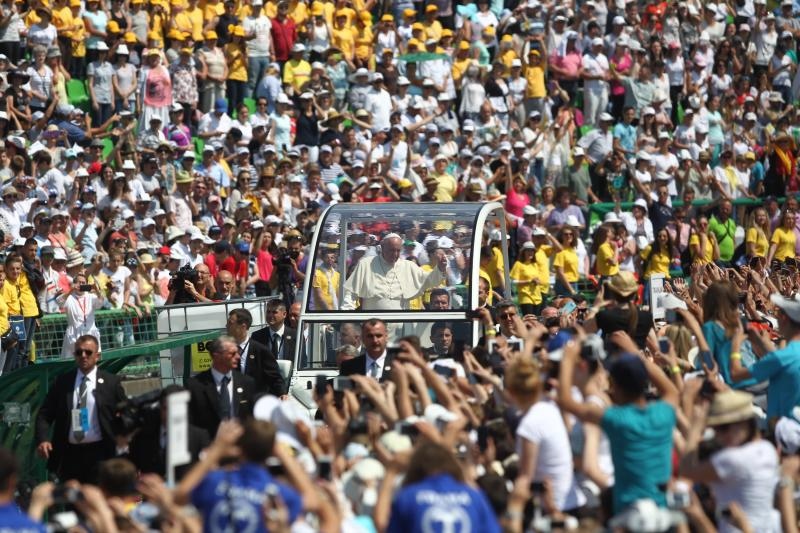 Sarajevo, Bosna i Hercegovina – Sluzbeni posjet pape Franje Sarajevu. Ovo je treci papinski posjet Bosni i Hercegovini. Prethodni posjeti pape Ivana Pavla II bili su pastoralni dok je posjet pape Franje primarno drzavnicki. Nakon susreta s drzavnim duznos Sarajevo, Bosna i Hercegovina – Sluzbeni posjet pape Franje Sarajevu. Ovo je treci papinski posjet Bosni i Hercegovini. Prethodni posjeti pape Ivana Pavla II bili su pastoralni dok je posjet pape Franje primarno drzavnicki. Nakon susreta s drzavnim duznos