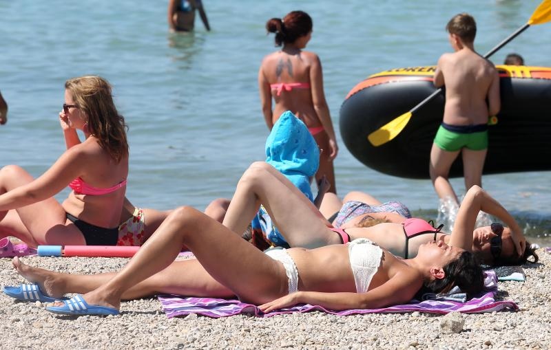 Uživanje u ljetu na vodičkim plažama. Photo: Duško Jaramaz/PIXSELL Uživanje u ljetu na vodičkim plažama. Photo: Duško Jaramaz/PIXSELL