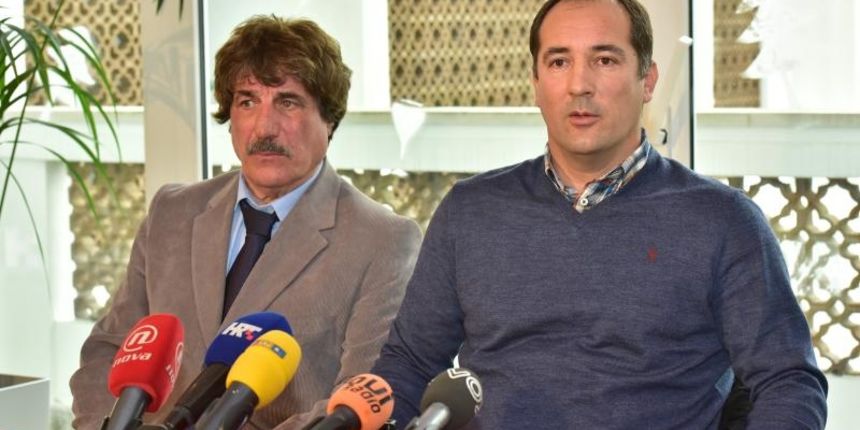 Vodstvo NK Zadra odrzalo je konferenciju za medije na kojoj je predstavljen novi trener NK Zadra Igor Stimac. Sportski direktor Josip Bajlo i Igor Stimac. Photo: Dino Stanin/PIXSELL Vodstvo NK Zadra odrzalo je konferenciju za medije na kojoj je predstavljen novi trener NK Zadra Igor Stimac. Sportski direktor Josip Bajlo i Igor Stimac. Photo: Dino Stanin/PIXSELL