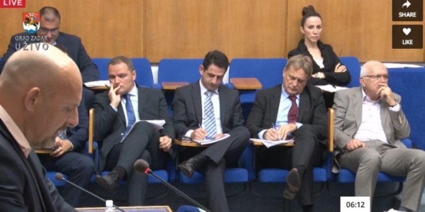 Image 379193 (auto) Image 379193 (auto)