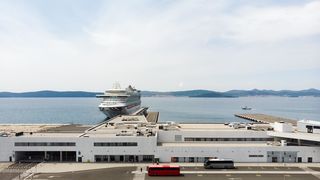 Zadar: Jutros u Gaženicu uplovio kruzer Azura Zadar: Jutros u Gaženicu uplovio kruzer Azura