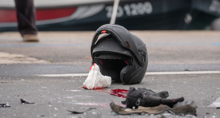 Oko 11h na Obali kneza Tomislava dogodila se prometna nesreca u kojoj je tesko ozlijedjen motociklist. Oko 11h na Obali kneza Tomislava dogodila se prometna nesreca u kojoj je tesko ozlijedjen motociklist.