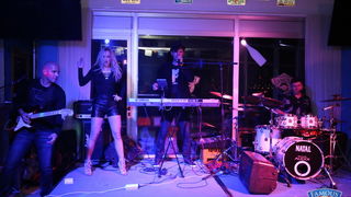 Noa & Funkblusters @ Famous Beach Bar & Grill 4. studenog 2016.