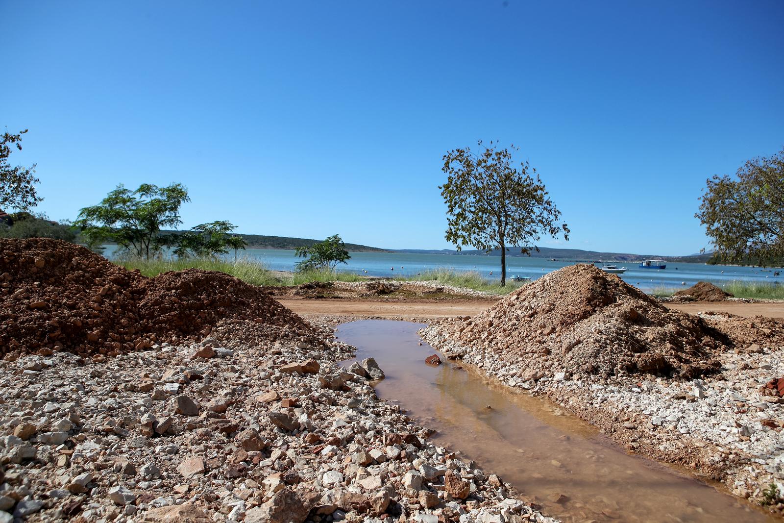 Katastrofalne posljedice bujične poplave u Mekoj Dragi Katastrofalne posljedice bujične poplave u Mekoj Dragi