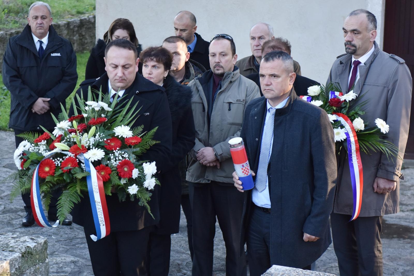 Ervenik: Obilježena 26. godišnjica stradanja obitelji Čengić