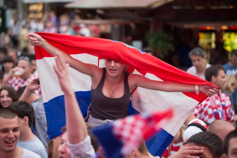 Hrvatski navijači okupirali Lens uoči utakmice s Portugalom, Photo: PIXSELL Hrvatski navijači okupirali Lens uoči utakmice s Portugalom, Photo: PIXSELL