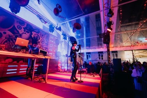 Nipplepeople @ Advent u Zadru – Božićni gramofon na Pijaci