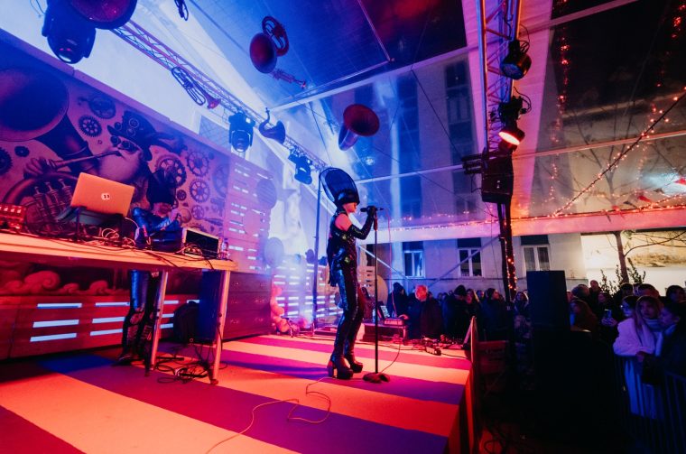 Nipplepeople @ Advent u Zadru – Božićni gramofon na Pijaci