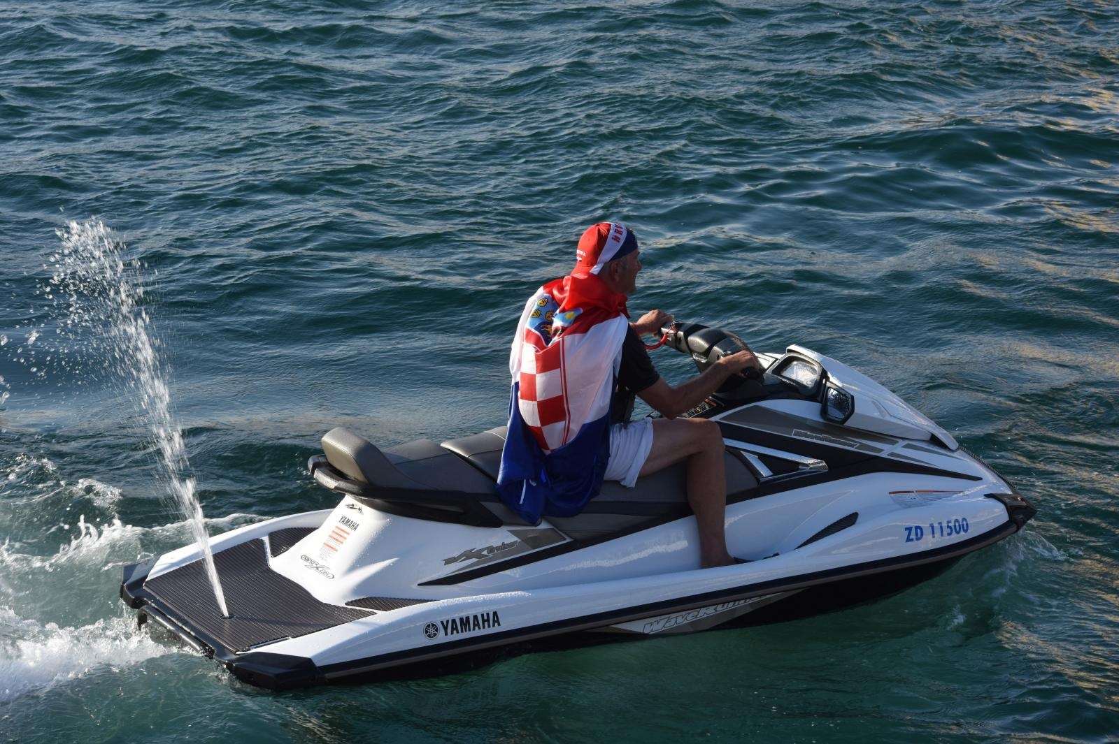 Svečani doček zadarskih Vatrenih: Jedrenjakom Branimir plovili od Gradskog mosta do gata na zadarskoj rivi