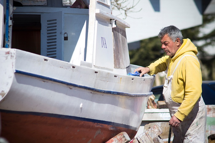 Jazine: Uređuju se barke i kaići, Foto: Saša Čuka