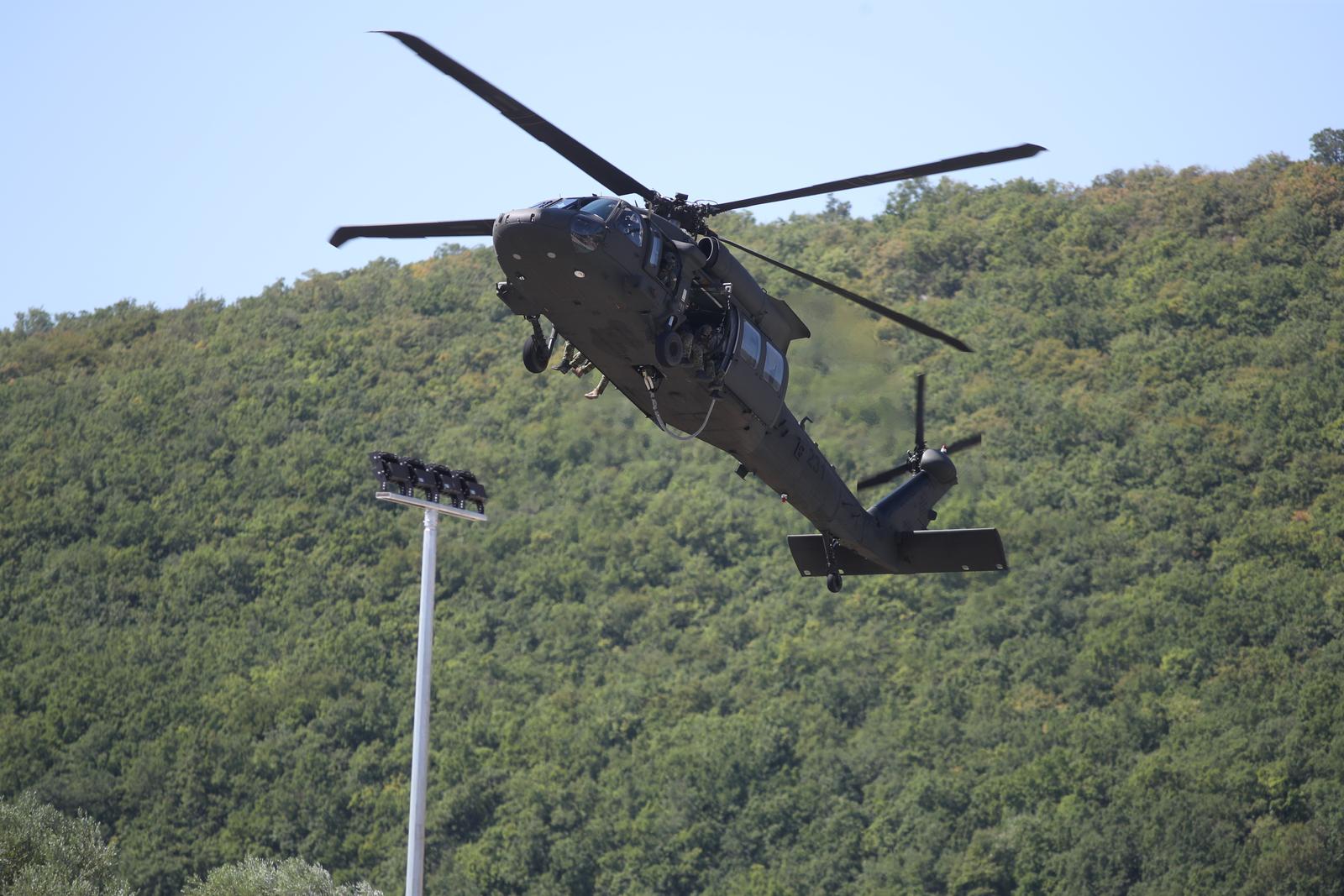 Preleti Rafalea i Krila oluje na obilježavanju 29. obljetnice VRO Oluja @ Knin Preleti Rafalea i Krila oluje na obilježavanju 29. obljetnice VRO Oluja @ Knin