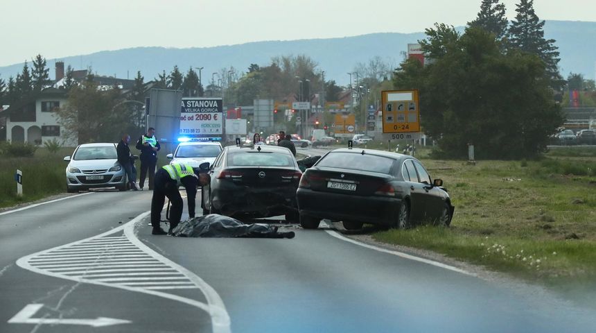 U sudaru motocikla i osobnog automobila na cesti izmedju Velike Gorice i Starog Cica poginuo je vozac motocika U sudaru motocikla i osobnog automobila na cesti izmedju Velike Gorice i Starog Cica poginuo je vozac motocika