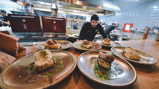 Uskrs u Harbor Cookhouse & Clubu uz klapu Iskon Uskrs u Harbor Cookhouse & Clubu uz klapu Iskon