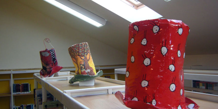 Izložba šešira hrvatskih ilustratora