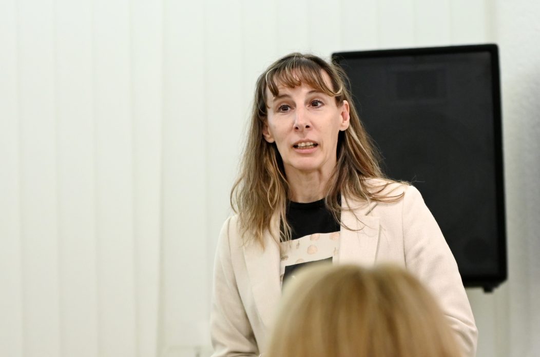 U okviru Festivala znanosti 2026., koji se ovog tjedna odvijao na Sveučilištu u Zadru, prof. dr. sc. Vera Graovac Matassi s Odjela za geografiju održala je u Znanstvenoj knjižnici predavanje „Emigracija mladih – odljev energije društva“.