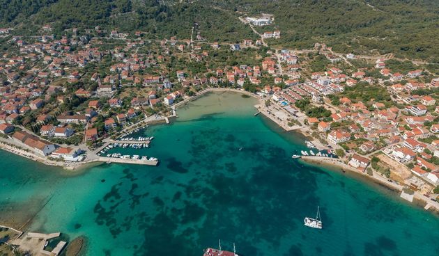 Preko iz zraka, Uvala Jaz