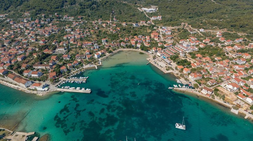 Preko iz zraka, Uvala Jaz