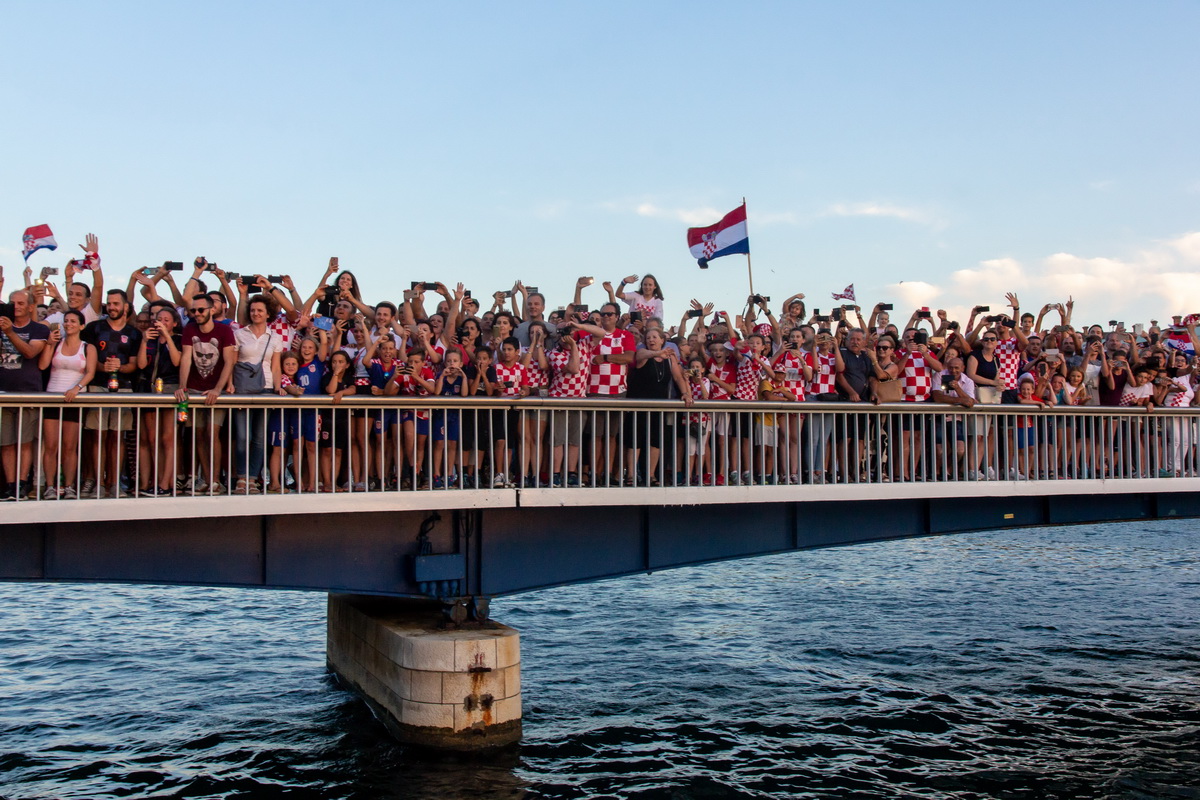 Veličanstven doček četvorice zadarskih Vatrenih od Gradskog mosta do Foruma