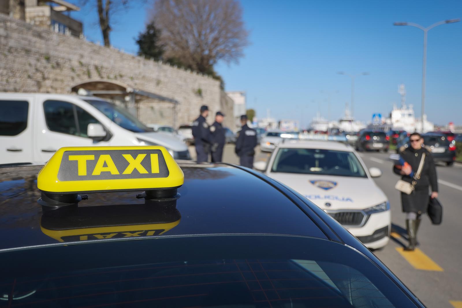 Taksisti prosvjeduju u Zadru