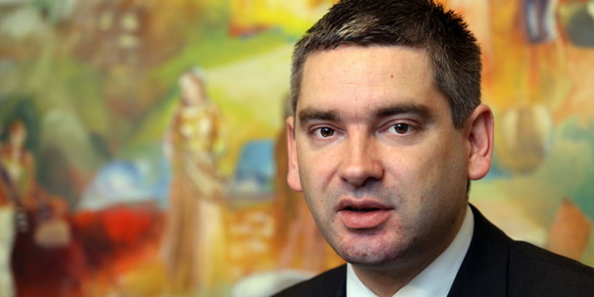 Pula, 271212.
Gradonacelnik Pule Boris Miletic u gradskoj palaci povodom novogodisnjih blagdana odrzao je konferenciju za medije.
Foto: Srecko Niketic / CROPIX