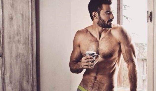 Muškarac pije kavu, kava