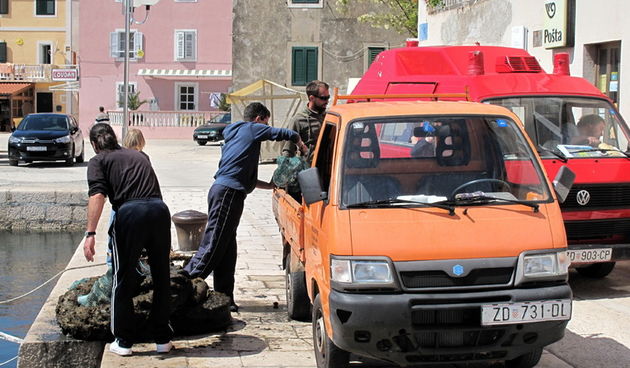 RK Roko proveo akciju čišćenja luke u Ražancu i Salima