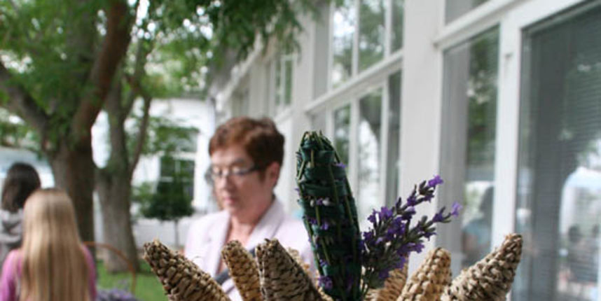 Danas je održana kreativna radionica za velike i male u organizaciji Dječjeg odjela Gradske knjižnice Zadar: izrada stručaka i jastučića od lavande od 10-12 h. Radionicu je vodila gospođa Jadranka Plantak. Foto by Lucija Juravic