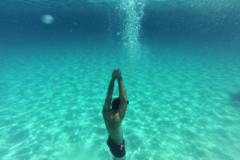 25.07.2013., Dugi otok, Sakarun – Uzduz i poprijeko Dugog otoka u zadarskom arhipelagu u ljetnim danima prepuno je turista, a najomiljenija plaza zasigurno je Sakarun, koja sa nalazi u uvali pokraj mjesta Veli Rat. Pjeskovita plaza sa tirkizno cistim mo