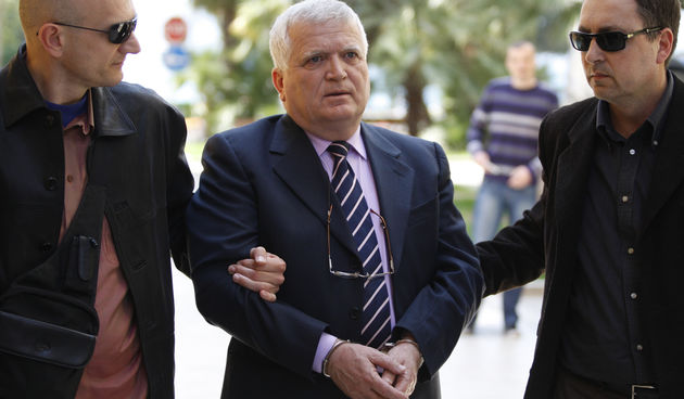 Zbog niza kaznenih djela teskih gotovo deset milijuna kuna, u utorak su u Istrazni centar Zupanijskog suda u Zadru privedeni Jago Kozina (65), vlasnik poznate zadarske tvrtke za prijevoz putnika Contus i njegova supruga Tereza Kozina(60) (na slici), direk