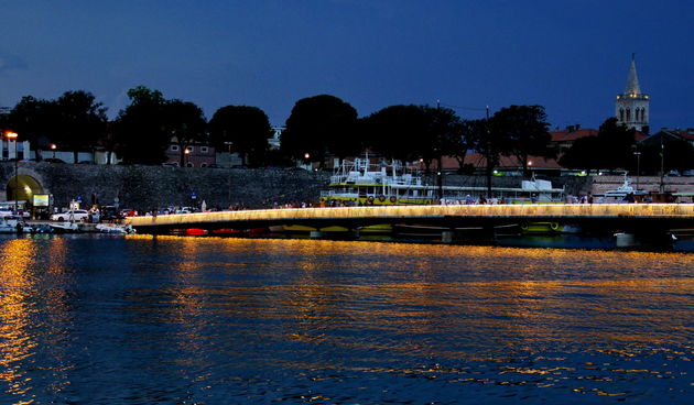 Munje nad zadarskom lukom