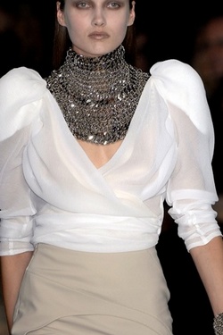 Ogrlica sa stavom (Moda.hr)