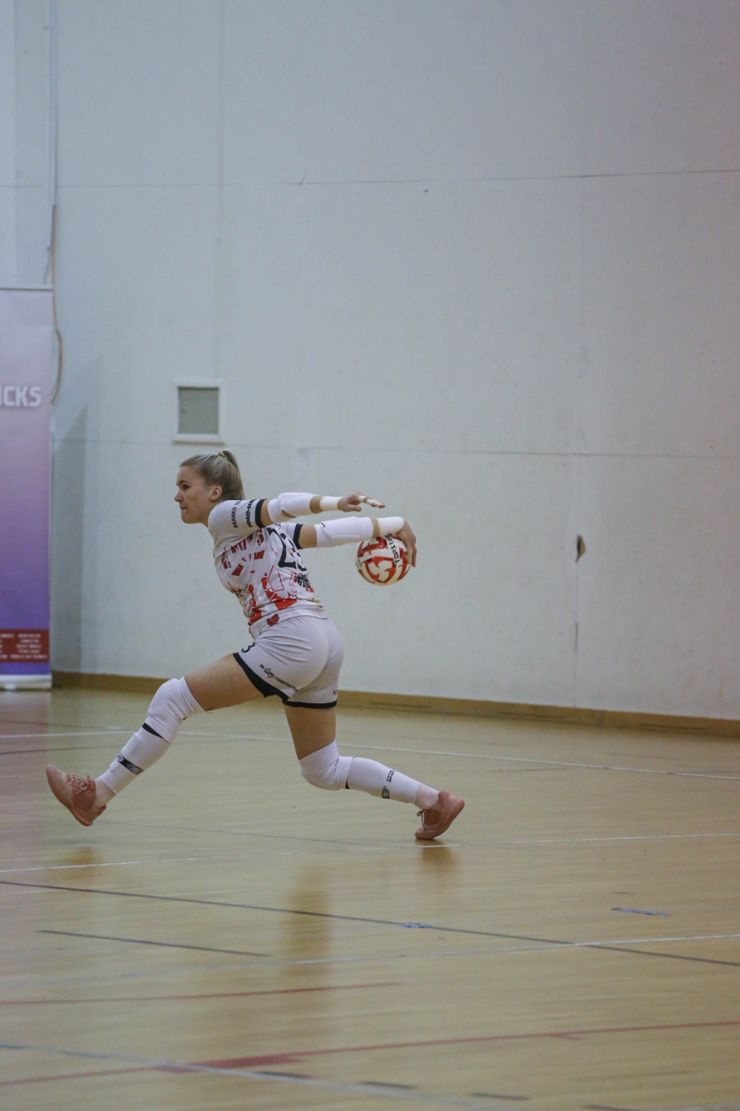Futsal Super chicks – MC PLUS 2:5 Futsal Super chicks – MC PLUS 2:5