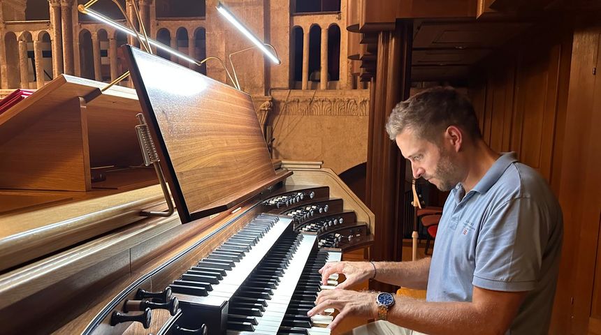Večeras u 20 sati, u katedrali sv. Stošije, cijenjeni njemački orguljaš Christian Bischof priredit će koncert otvorenja 6. Zadar Organ Festivala. Večeras u 20 sati, u katedrali sv. Stošije, cijenjeni njemački orguljaš Christian Bischof priredit će koncert otvorenja 6. Zadar Organ Festivala.