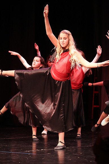 “Plesna čestitka” (foto:Saša Čuka)