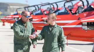 Akrobatska grupa Red Arrows u posjetu Krilima Oluje u Zemuniku