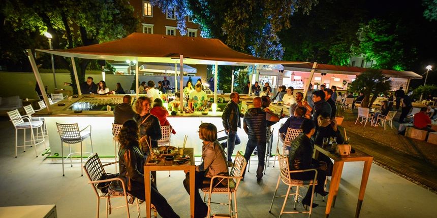 Djelić atmosfere s otvorenja 13. sezone The Garden Lounge bara u Zadru Djelić atmosfere s otvorenja 13. sezone The Garden Lounge bara u Zadru