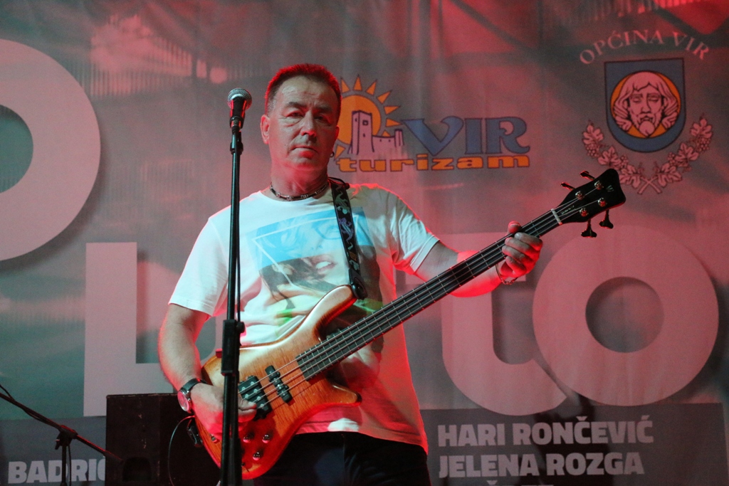 S Alenom Islamovićem po pljusku pjevalo šest tisuća Virana